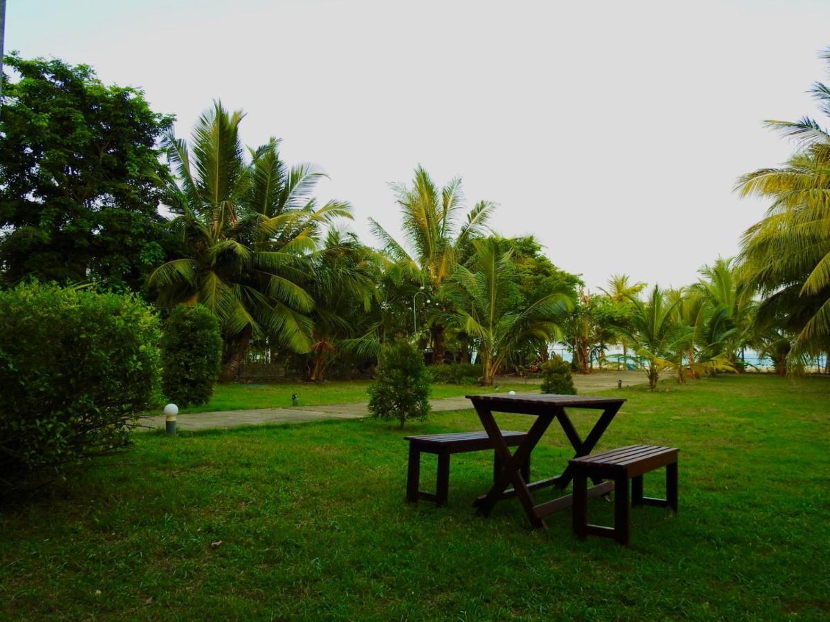 Aqua Marine Beach Hotel Kalkudah  Exterior photo